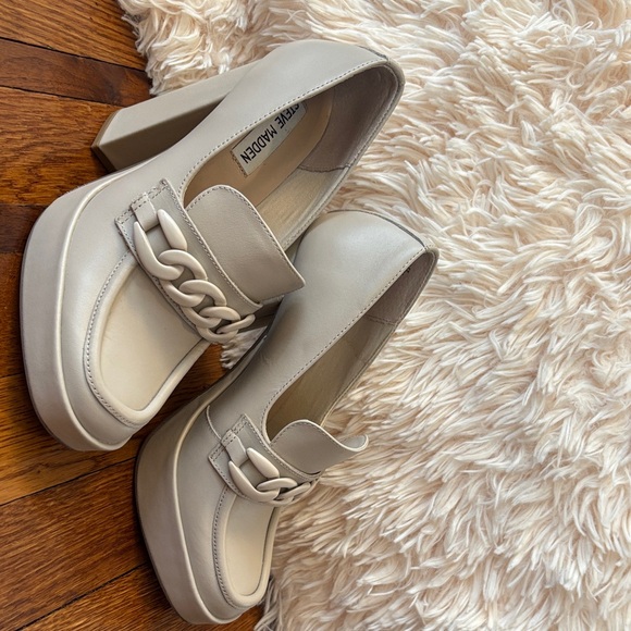 Steve Madden Women's Beige Chain Loafers - Picture 4 of 6